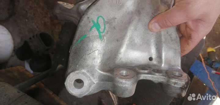 Кулак задний insignia