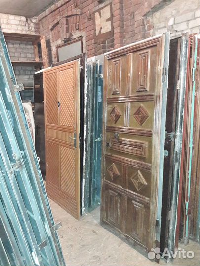 Входные металлические двери б/у