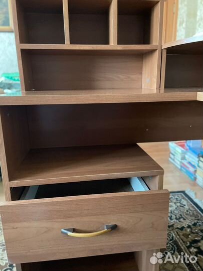 Компьютерный стол угловой с полками