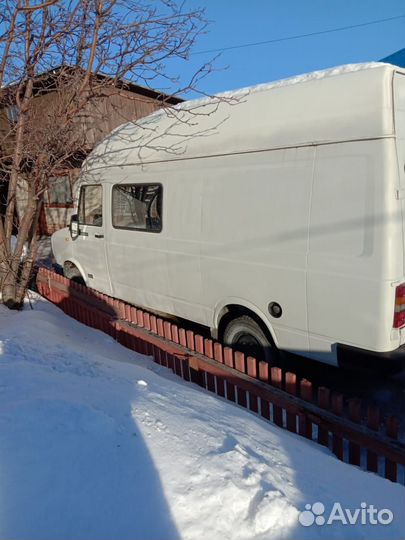 DAF 400 цельнометаллический, 1990