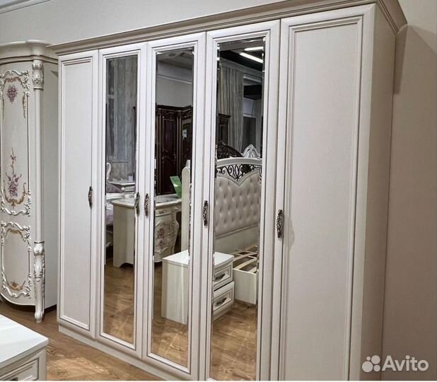 Спальный гарнитур