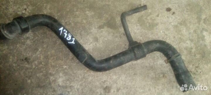 Патрубок системы охлаждения Passat B5 4B0121101E