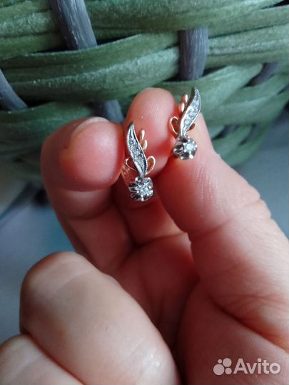 Золотые серьги с бриллиантами