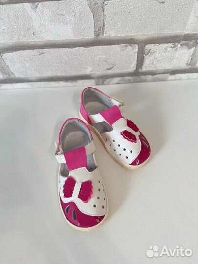 Сандалии детские новые