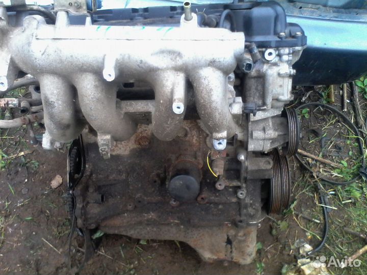 Двигатель Ниссан QG15 QG 18 пласт. крышка