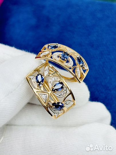 Серьги золотые с корундом