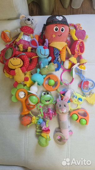Погремушки, прорезыватель, развивающие игрушки