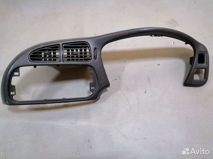 Накладка щитка приборов Mitsubishi Lancer 8 1997