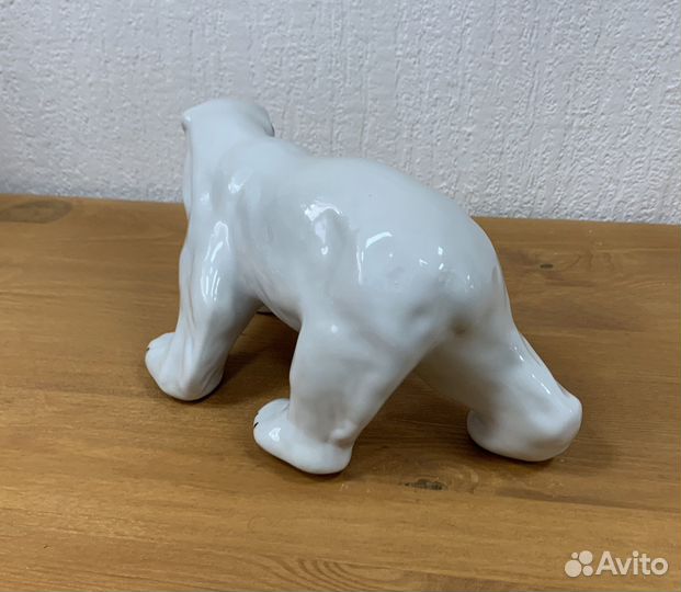 Фарфоровая статуэтка Белый Медведь малый