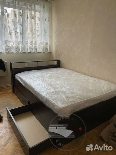 Кровать