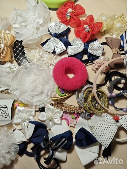 Заколки, резинки, банты для школьницы