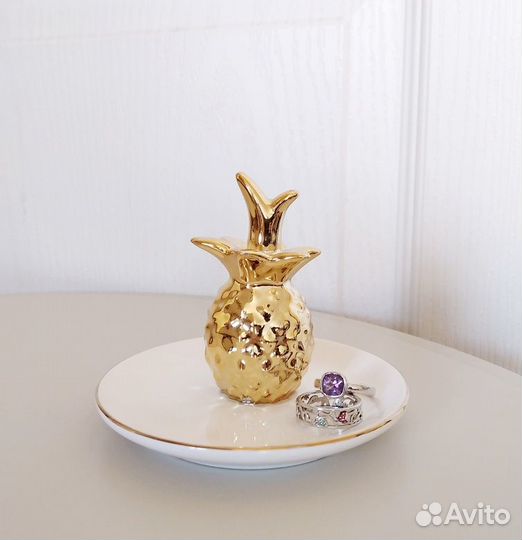 Стильная подставка для украшений