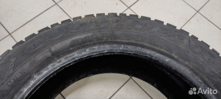 Goodyear Ultragrip 600 215/55 R17 98T