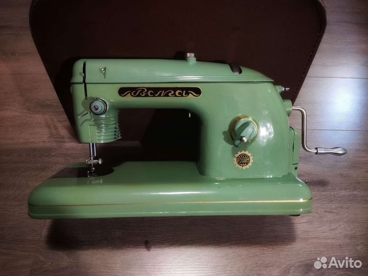 Швейная машинка Волга