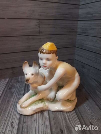 Юный пограничник с собакой