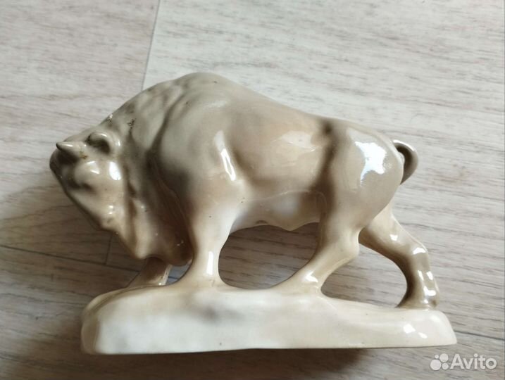 Зубр фигурка