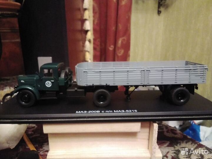 Модель грузовика маз-200В с полуприцепом маз-5215