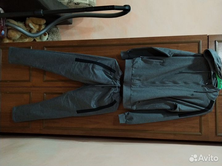 Женский спортивный костюм