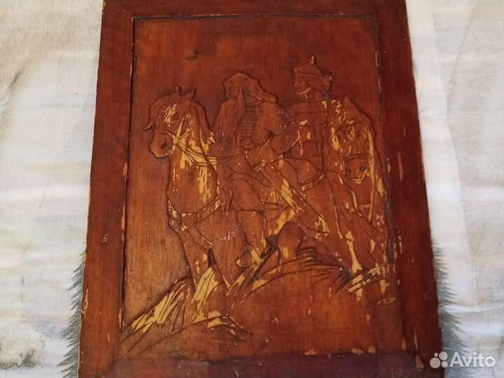 Резная картина из дерева