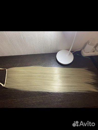 Волосы на заколках блонд