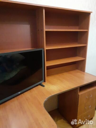 Письменный стол для школьника (студента) бу