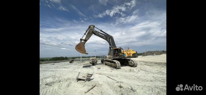 Гусеничный экскаватор Volvo EC700C, 2014