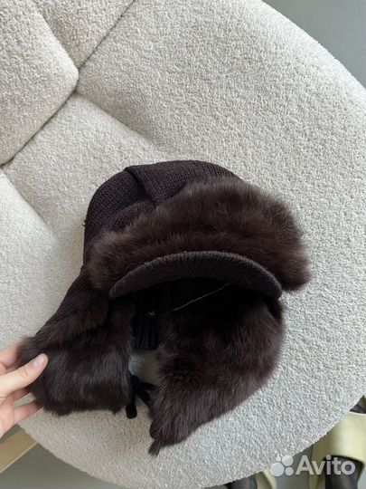 Шапка ушанка с кроликом вязаная слово пацана