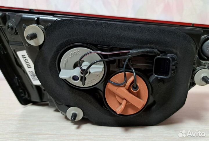 Фонарь задний правый 92403-М6