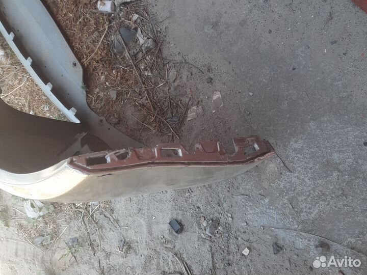 Бампер renault sandero 1