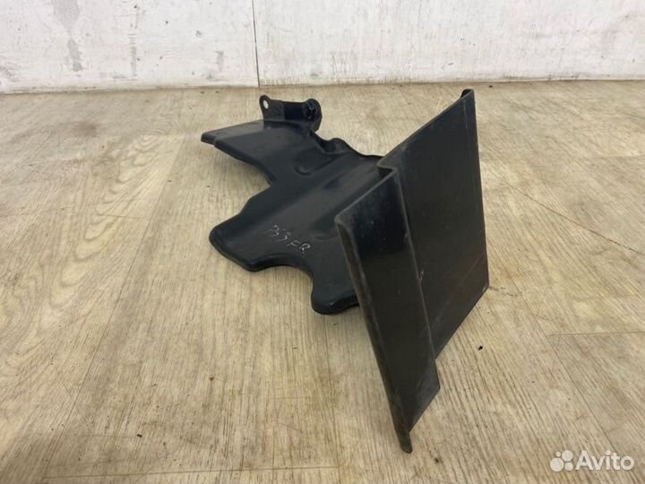 Дефлектор радиатора правый Mitsubishi Pajero Sport