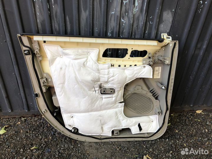 Обшивка двери передней правой Explorer V 10-15