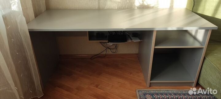 Большой рабочий стол для айтишника