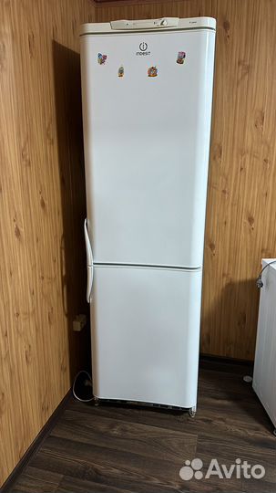 Холодильник indesit на запчасти