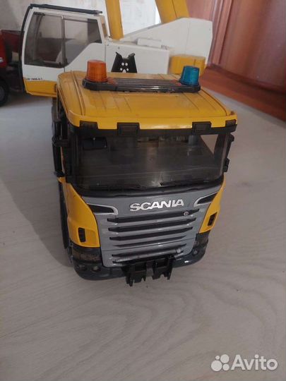 Машинка Bruder автокран skania