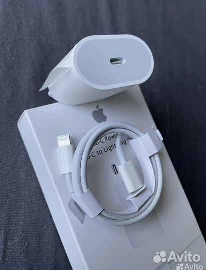 Зарядка для iPhone 20w с пороводом новая