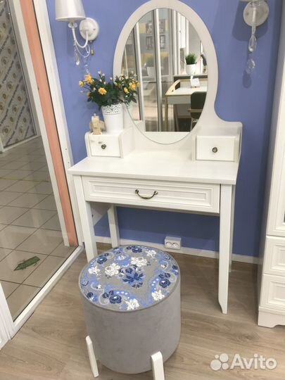 Детский туалетный столик