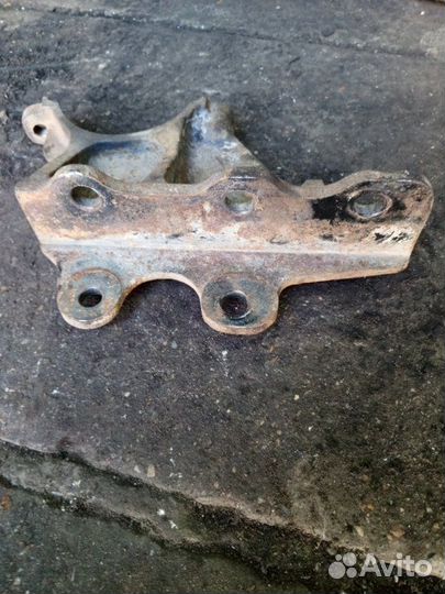 Кронштейн кабины Hyundai Hd120 Abs Egr Asr