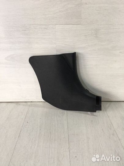 Обивка порога уголок передний прав. KIA RIO 4 1.4