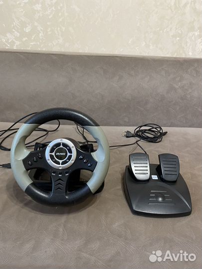 Игровой руль с педалями