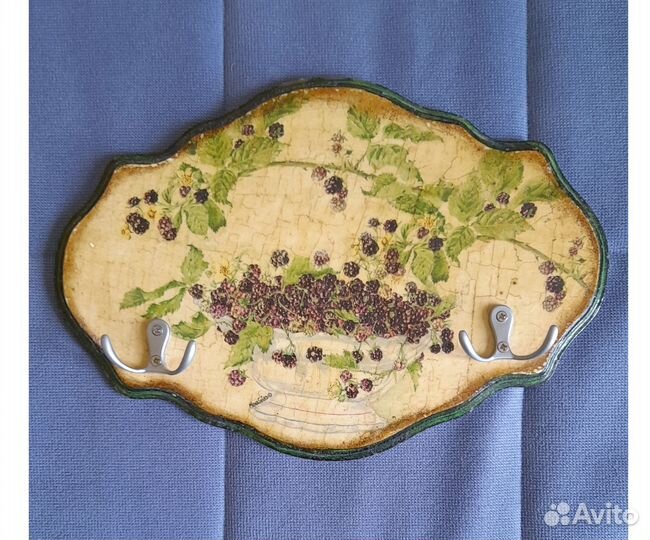 Вешалка настенная деревянная