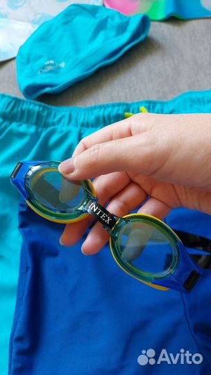 Плавки и шапочки для бассейна