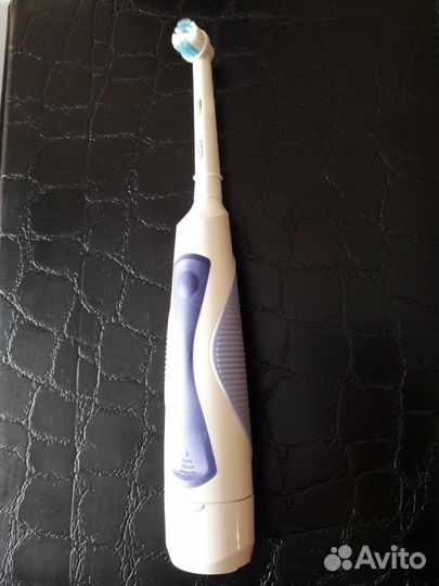 Электрическая зубная щётка Braun 4739