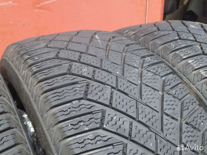 Continental ContiVikingContact 7 235/55 R18 104T