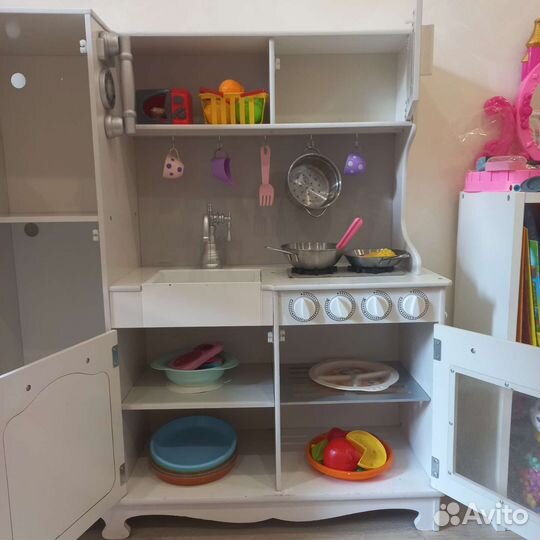 Детская кухня + посуда в подарок