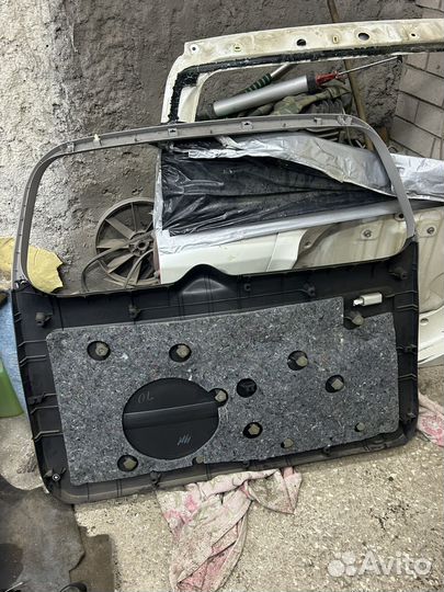 Обшивка двери багажника toyota rav4 vanguard