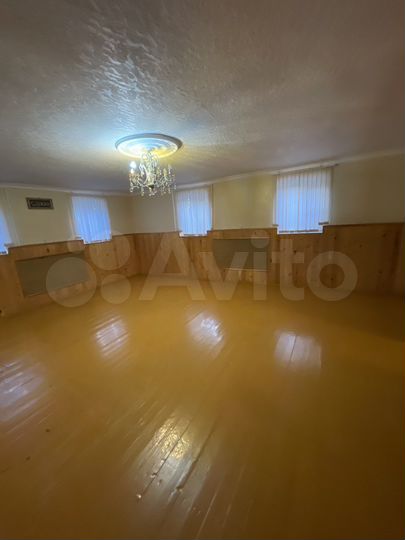 Дом 5000 м² на участке 12 сот.
