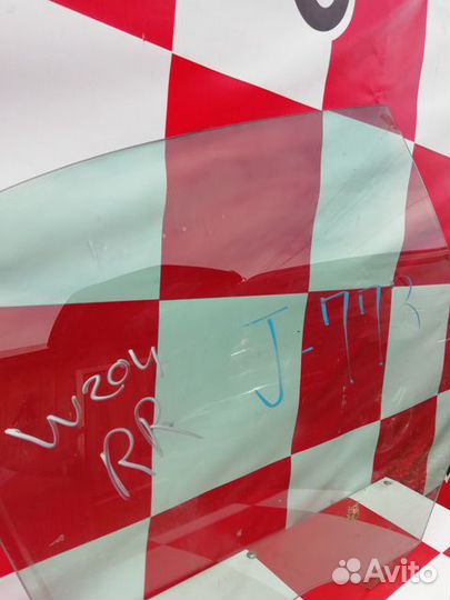 Стекло задней двери Мерседес W204