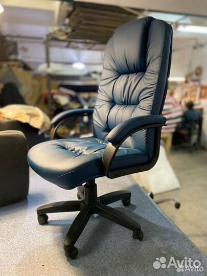 Офисное кресло