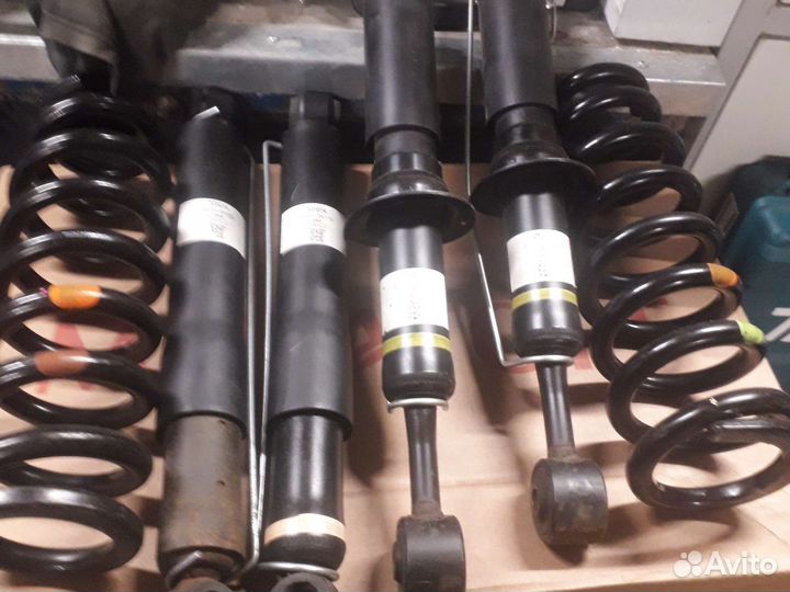 Пружины,стойки амортизаторы тойота хайлюкс 19 год