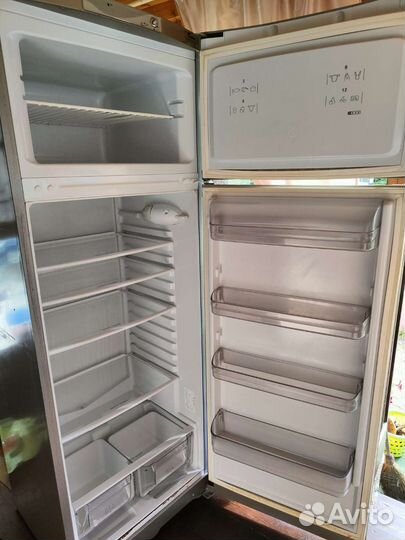 Холодильник hotpoint ariston бу